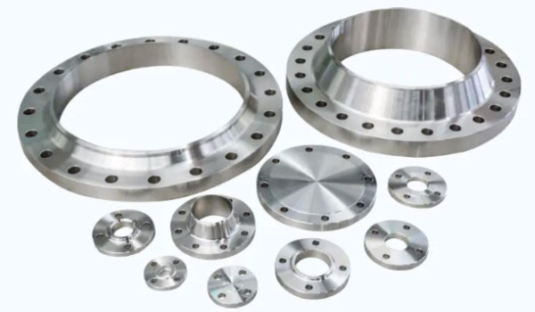 Como um flange de soldagem plano se compara aos flanges deslizantes ou rosqueados?
