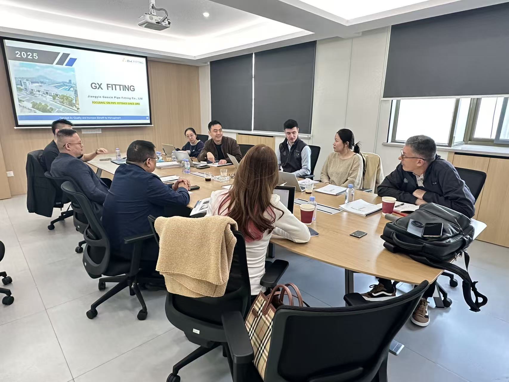 Delegação de clientes visita nossa fábrica para intercâmbio técnico e cooperação